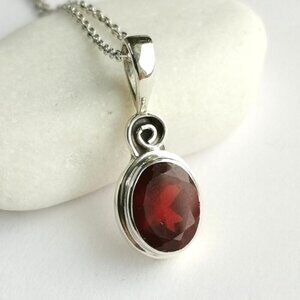 Garnet pendant  necklace in Sterling Silver 🆕